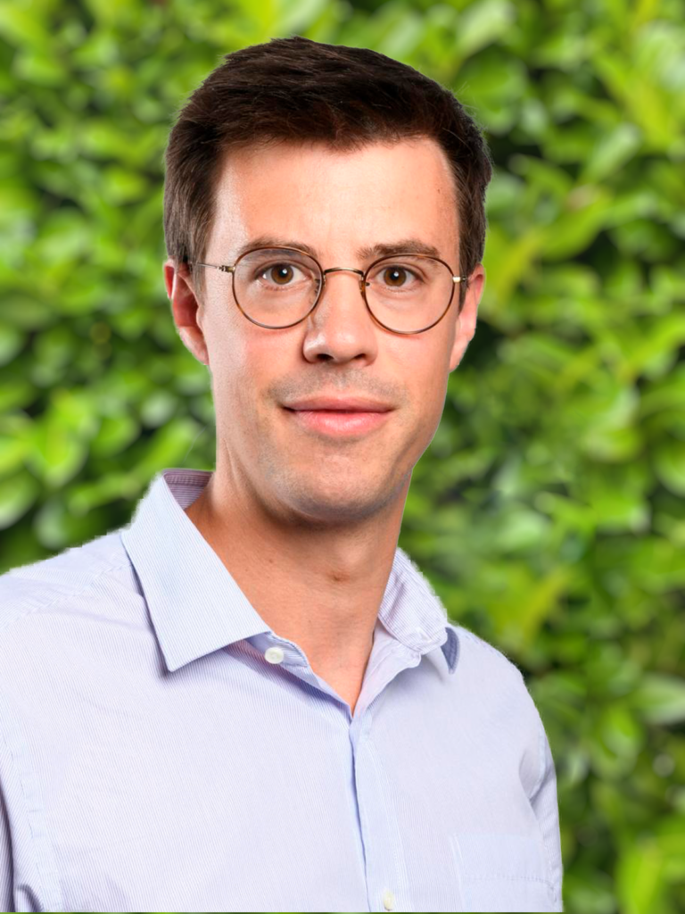 < B >- André THES -
Chirurgien. marié.
Habitant Montfort depuis 8 ans, mais avec des attaches plus anciennes, je souhaite participer à dynamiser notre ville. Élu d’une instance représentative des médecins, je connais bien les difficultés de l’accès aux soins au quotidien. Je suis convaincu que nous avons les qualités et la volonté pour rendre notre ville plus vivante et plus fraternelle. Voir la vidéo d’André