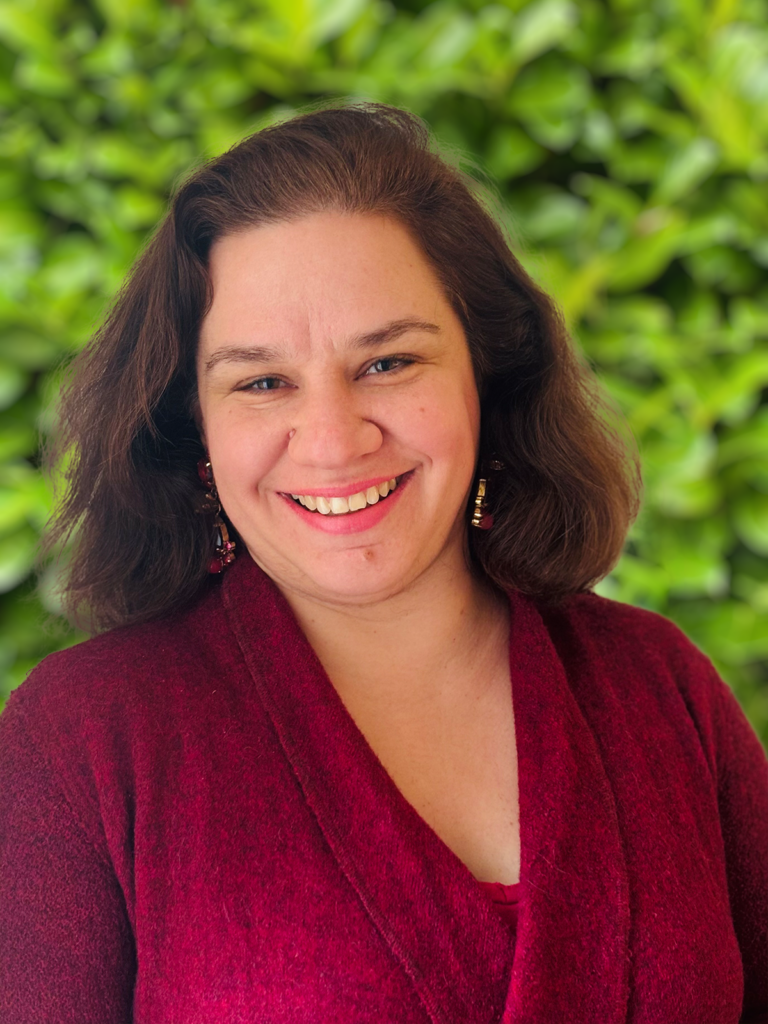 < B >- Diane BONNECUELLE -
Magistrate. En 2019, après 10 ans passés à Versailles, j’ai choisi de vivre à Montfort pour sa beauté et son cadre de vie offrant le plaisir d’une vraie vie à la campagne. J’ai trois enfants de 18, 14 et 8 ans, l’un étudiant à Paris et deux élèves à Montfort. Je suis magistrat administratif, spécialisé en urbanisme, patrimoine, environnement et marchés publics. Je souhaite mettre mes compétences juridiques au service de l’intérêt général et de la commune. Voir la vidéo de Diane