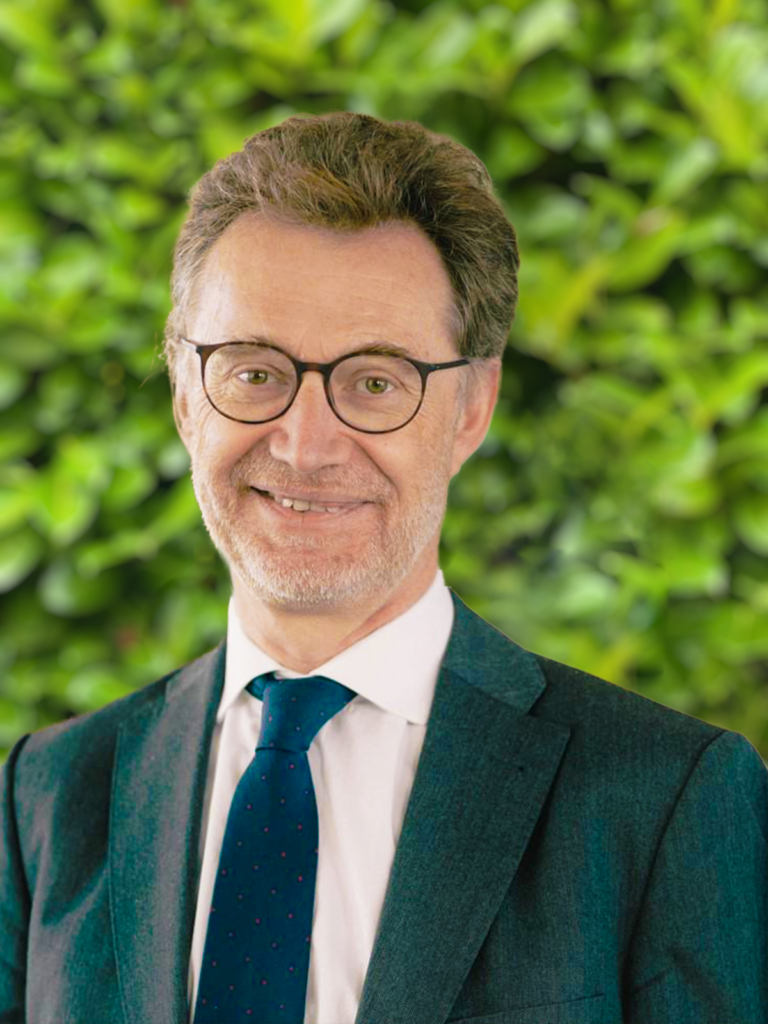 < B >- Jérôme GRIVET -
Directeur de banque. Marié depuis plus de trente ans à une Montfortoise, je suis très attaché à notre ville, que je connais bien, et je souhaite contribuer à renforcer son dynamisme et son attractivité. C’est ainsi que, après avoir mis ma maison à la disposition des journées Ravel, j’ai choisi de rejoindre Un nouveau souffle pour Montfort l’Amaury afin de participer à un projet municipal collectif, respectueux et à l’écoute des habitants. Voir la vidéo de Jérôme